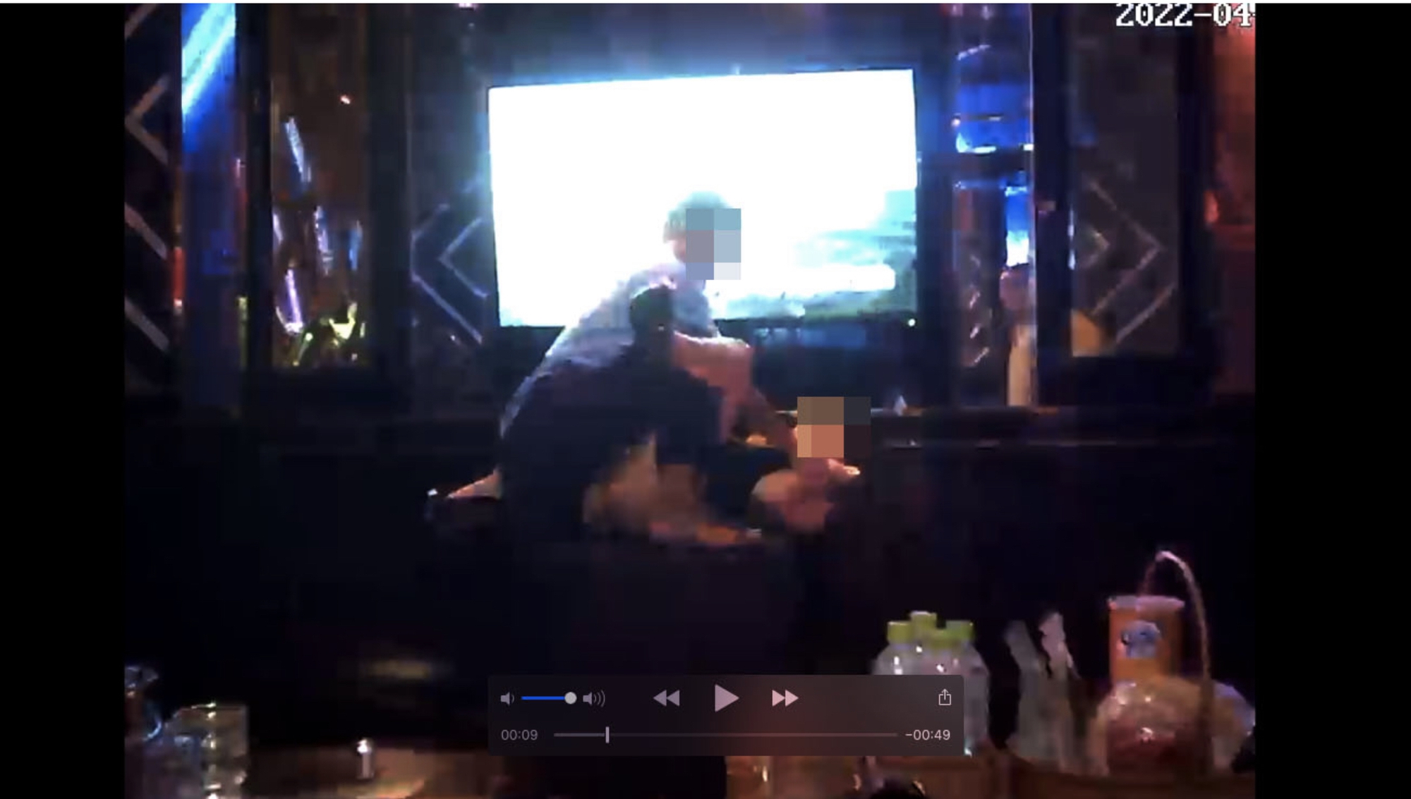 Vén màn dịch vụ quái đản núp bóng quán karaoke (*): Nhiều lắm karaoke thác loạn ở Bình Dương