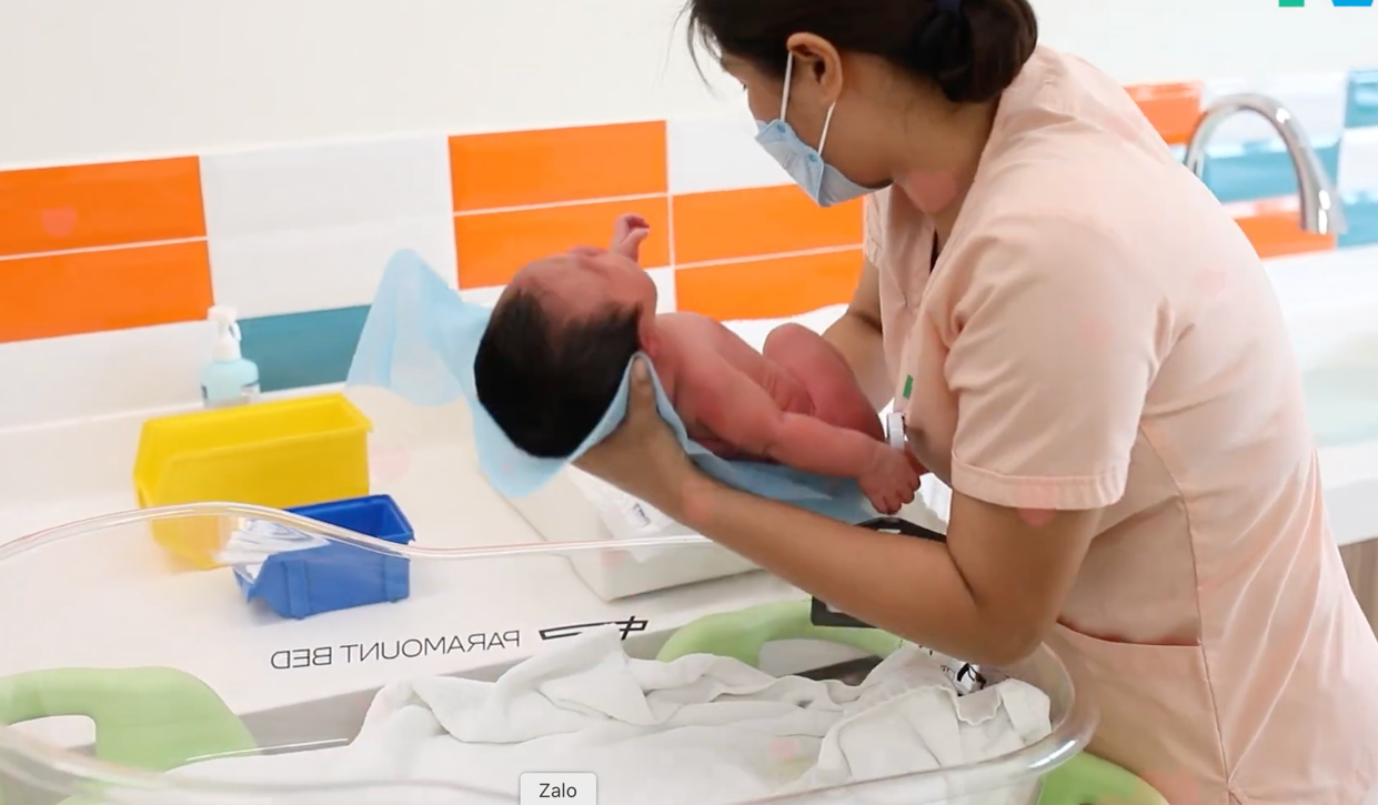 Sản phụ 38 tuổi vẫn sinh thường thành công sau 2 lần sinh mổ