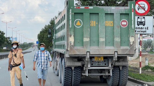 Tài xế tiết lộ bất ngờ về xe "Hổ vồ" với CSGT
