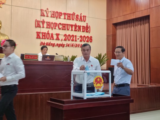 B&atilde;i nhiệm Ph&oacute; Chủ tịch HĐND TP Đ&agrave; Nẵng L&ecirc; Minh Trung - Ảnh 1.