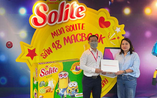 Solite “đốn tim” mẹ và bé với chương trình gặp gỡ độc quyền Minions