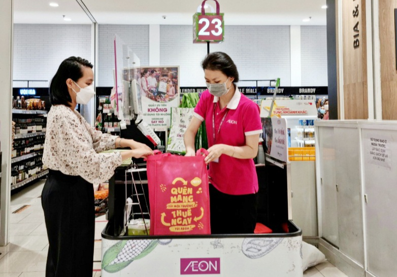 Aeon Việt Nam triển khai sáng kiến cho mượn túi môi trường