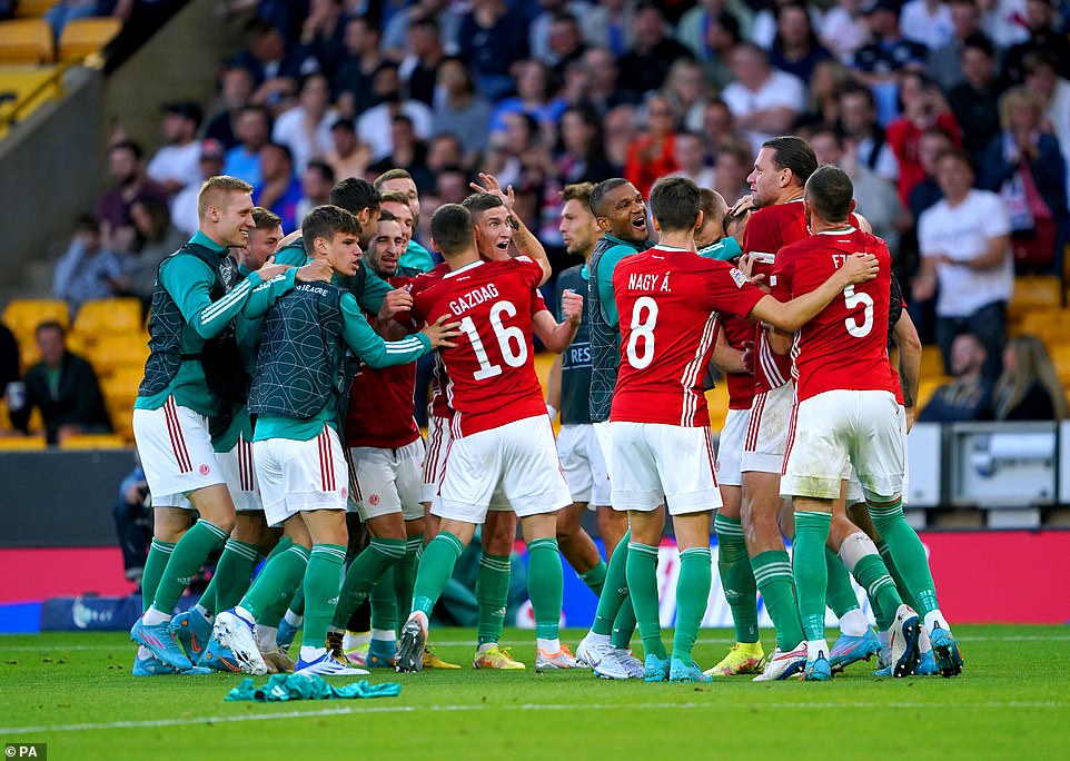 Thắng chủ nhà Anh 4-0, Hungary gây địa chấn châu Âu