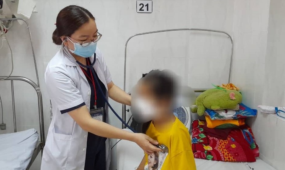 Sức khỏe bé gái mắc bệnh "vi khuẩn ăn thịt người" ra sao?