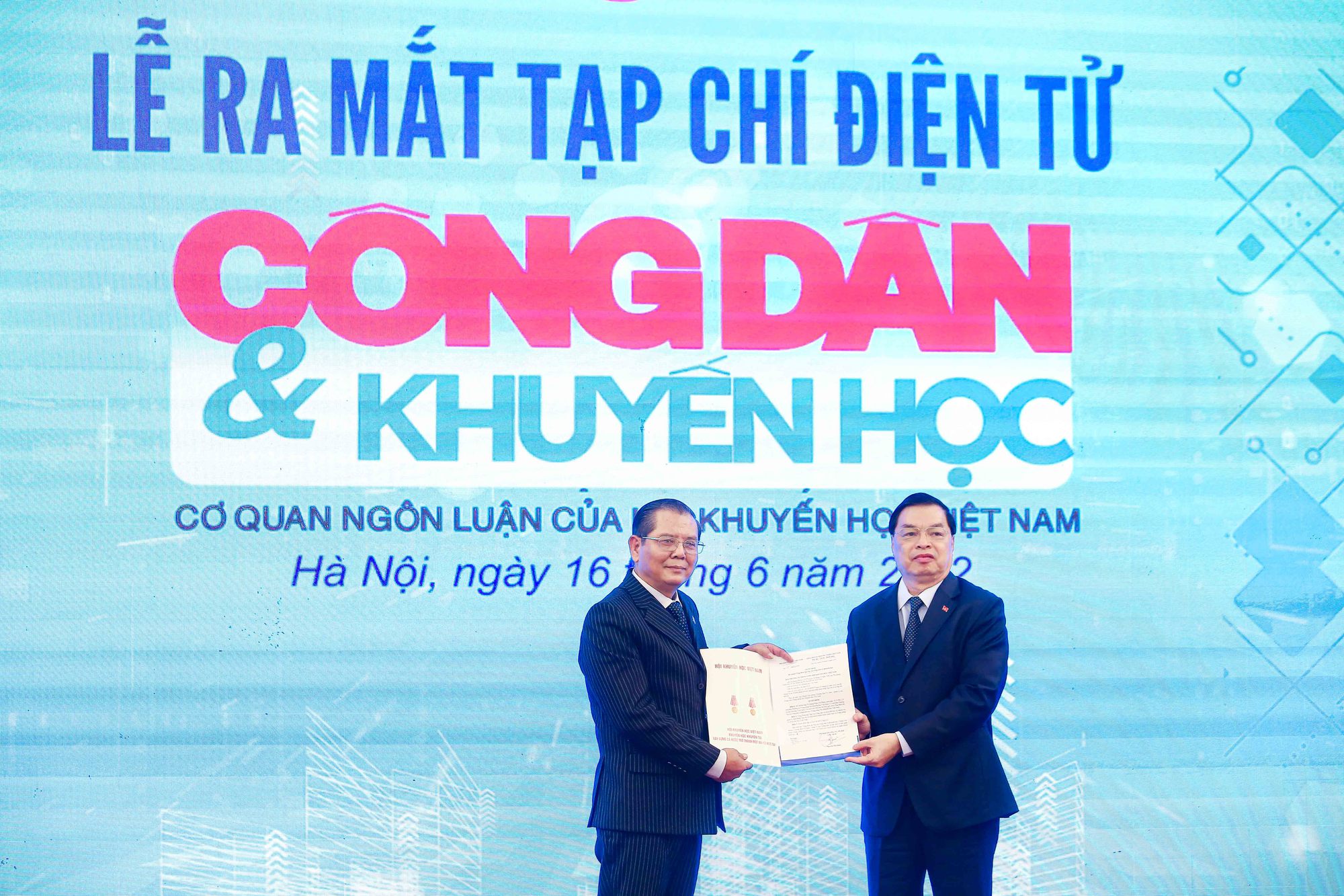 Ra mắt Tạp chí điện tử Công dân và Khuyến học