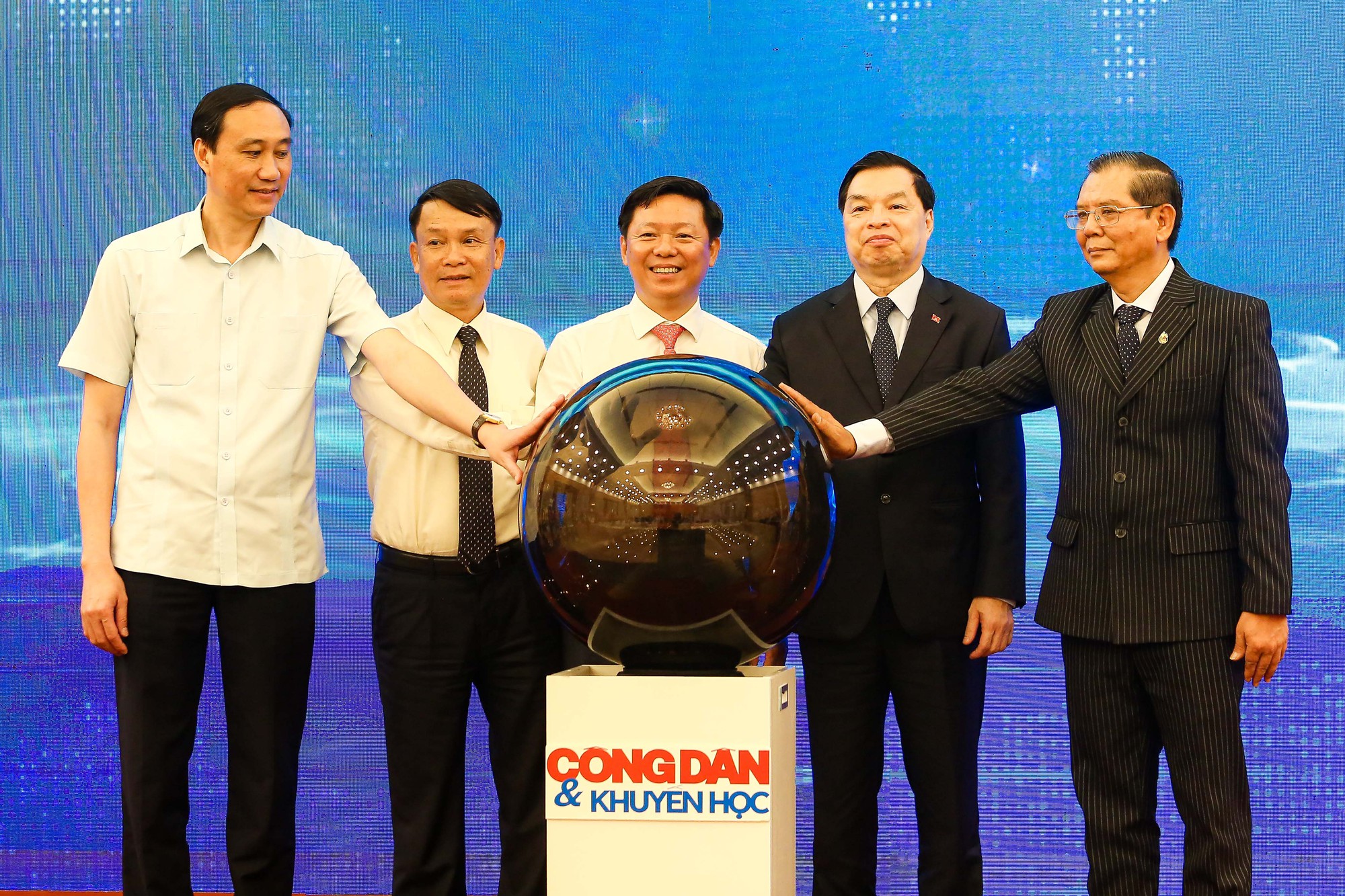 Ra mắt Tạp chí điện tử Công dân và Khuyến học - Ảnh 3.