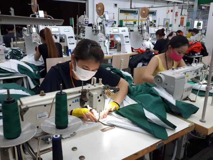 Bộ LĐ-TB-XH và Tổng LĐLĐ Việt Nam ký văn bản hướng dẫn thực hiện Nghị định về lương tối thiểu