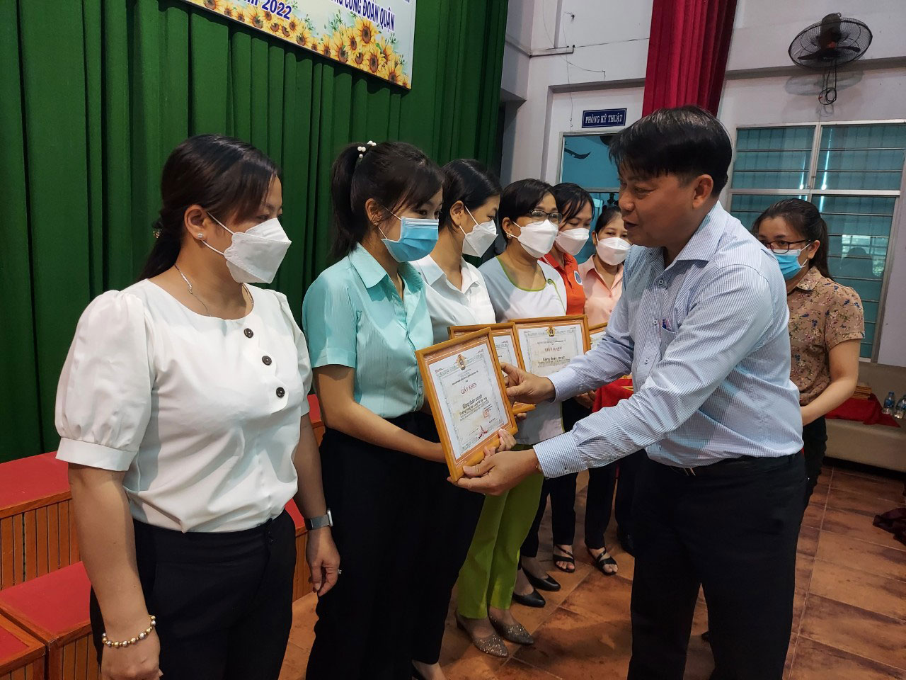 Học và làm theo Bác bằng những việc làm thiết thực, ý nghĩa