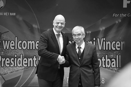 Chuyện ông Dũng "đầu bạc" và bóng đá Việt