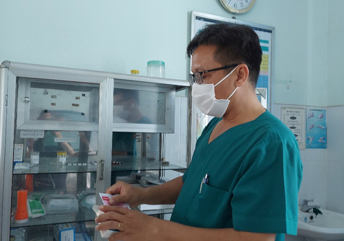 Lao đao v&igrave; thiếu thuốc, vật tư y tế (*): Thiếu cả người k&ecirc; toa! - Ảnh 1.