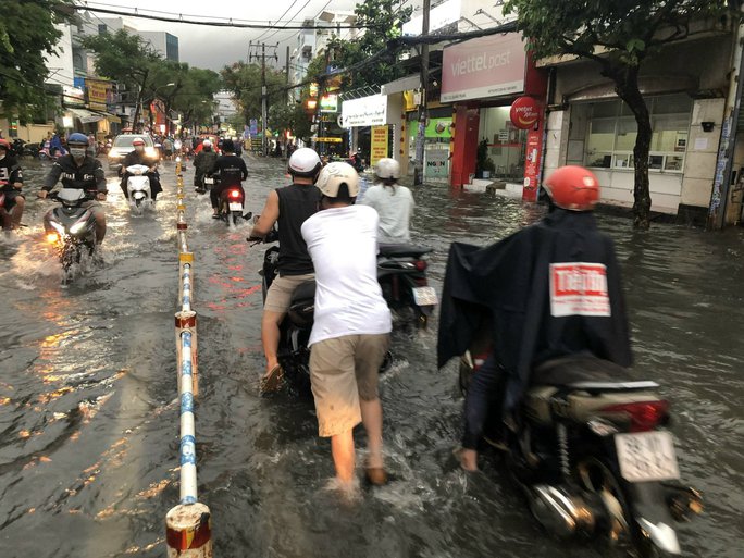 Dự báo "mưa vừa, mưa to" tại Nam Bộ trong 2 ngày cuối tuần