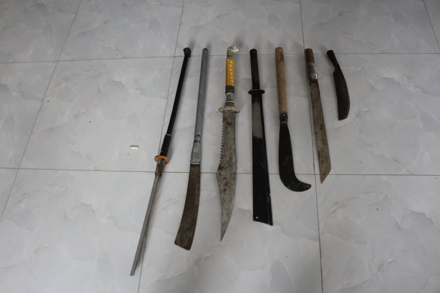 Ngăn chặn nhiều nh&oacute;m &ldquo;giang hồ nh&iacute;&rdquo; lộng h&agrave;nh ở Rạch Gi&aacute; - Ảnh 1.