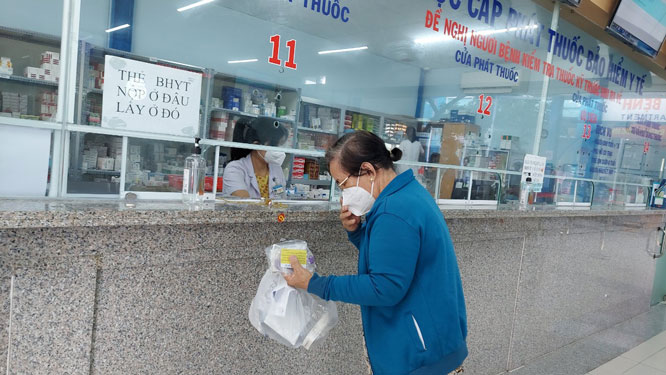 Lao đao vì thiếu thuốc, vật tư y tế (*): "Trăm dâu đổ đầu"... người bệnh