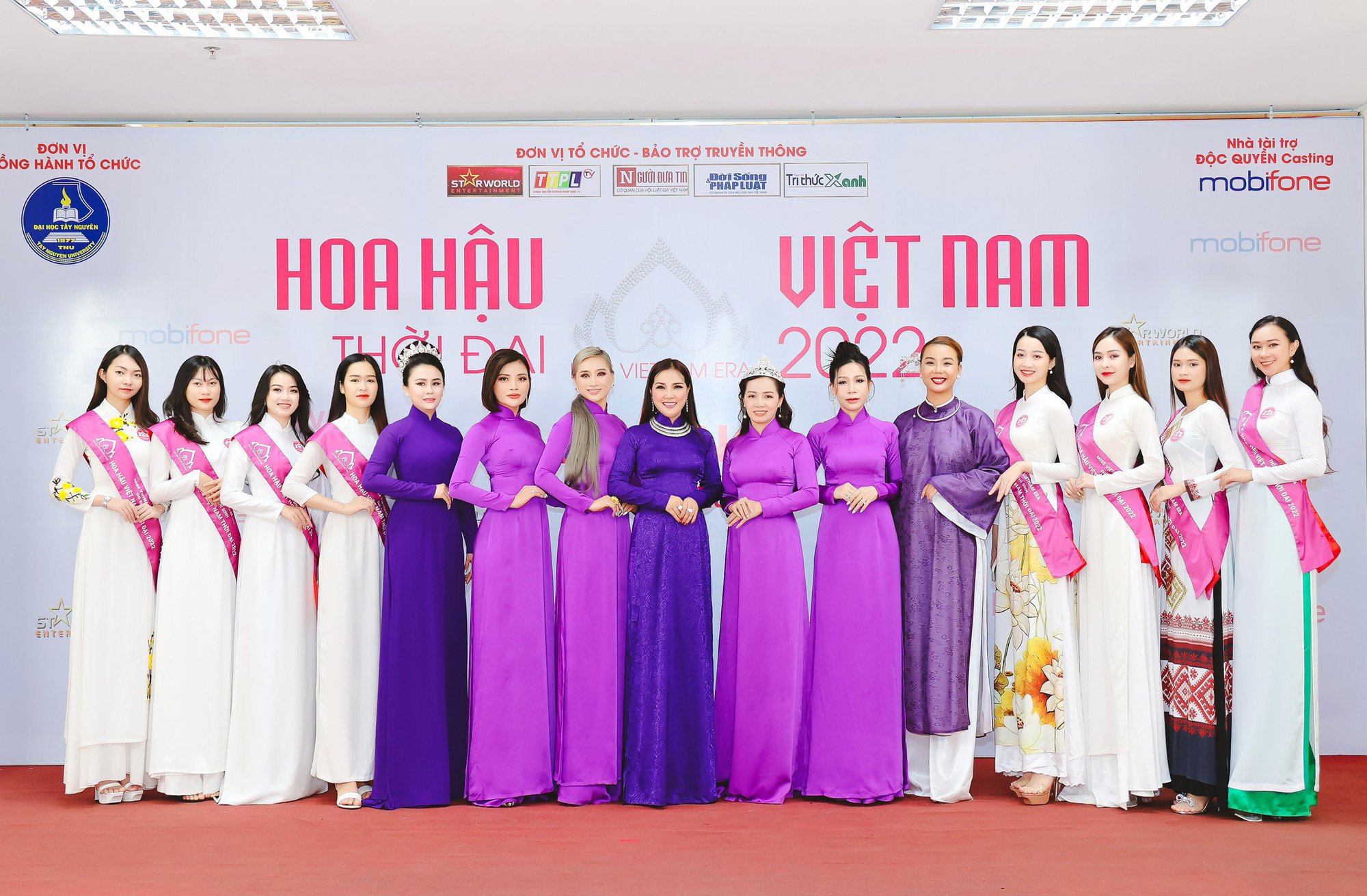 Hoa hậu L&yacute; Kim Ng&acirc;n mặc &aacute;o d&agrave;i thuần Việt casting hoa hậu - Ảnh 2.