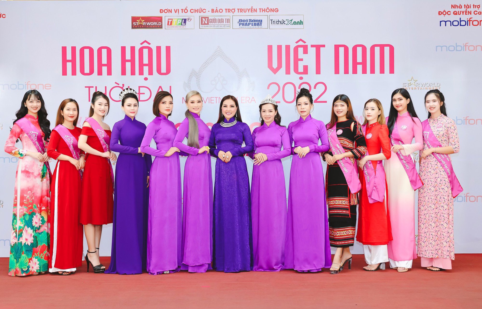 Hoa hậu L&yacute; Kim Ng&acirc;n mặc &aacute;o d&agrave;i thuần Việt casting hoa hậu - Ảnh 1.