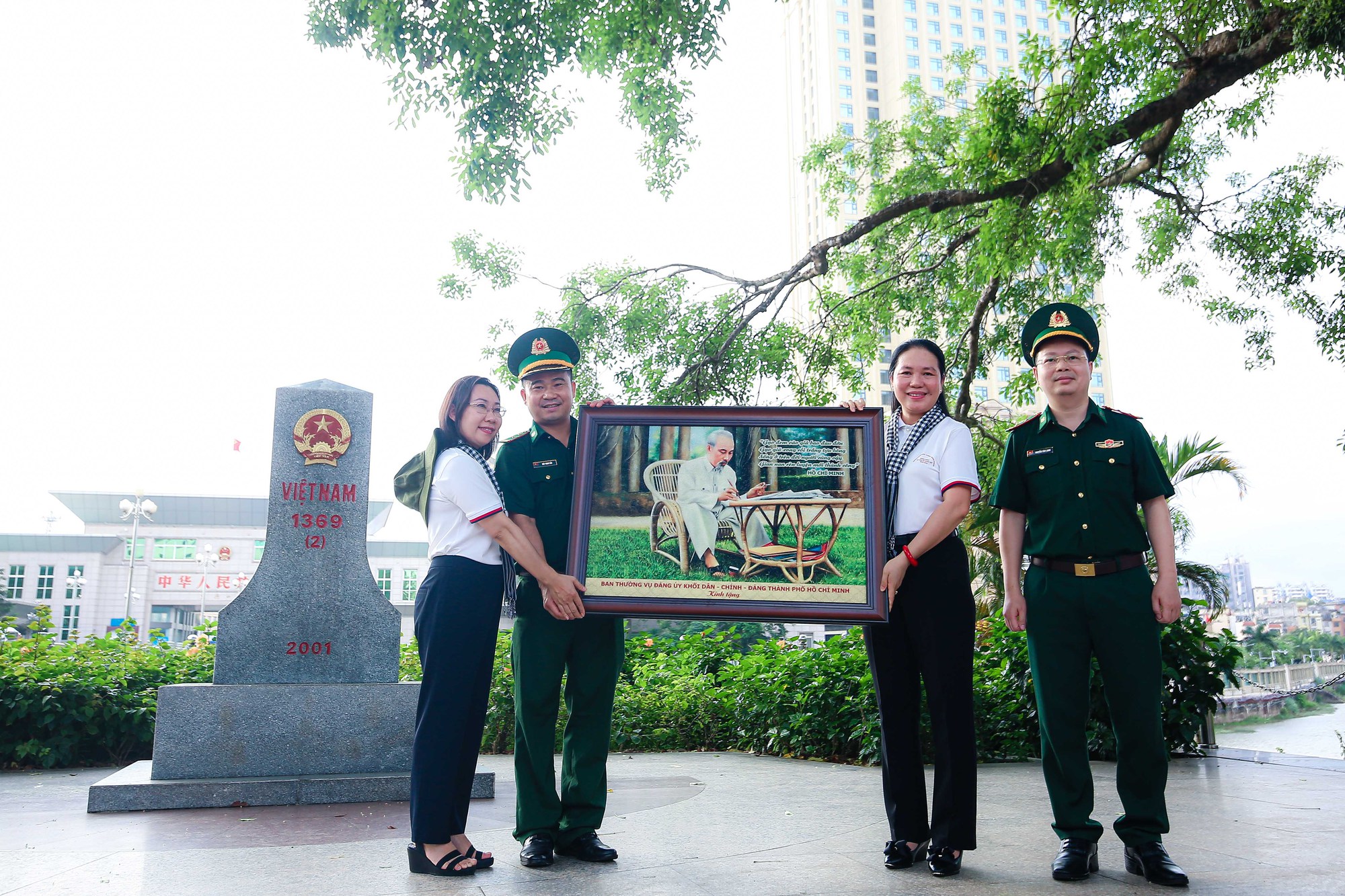 Đảng ủy Khối D&acirc;n - Ch&iacute;nh - Đảng TP HCM về nguồn tại Quảng Ninh - Ảnh 8.