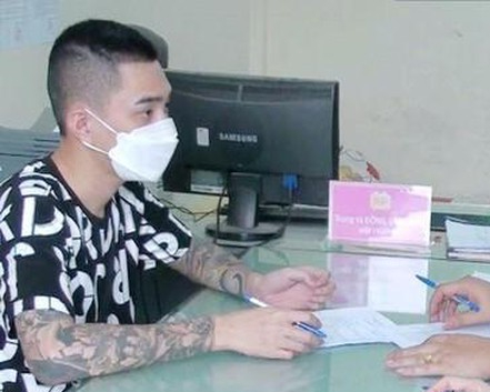 Đâm chết người bỏ trốn, hơn 1 năm sau ra đầu thú