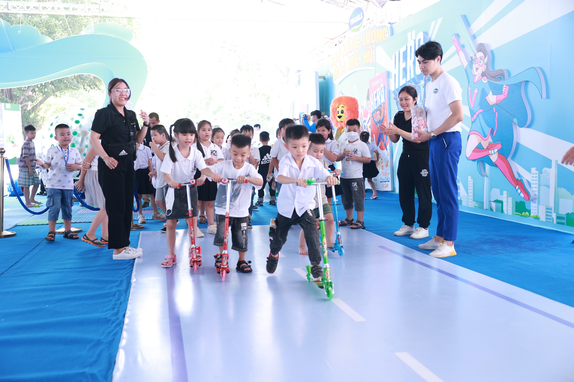 Sân chơi của Vinamilk nhân ngày 1-6 thu hút hàng ngàn trẻ em tham gia - Ảnh 4.