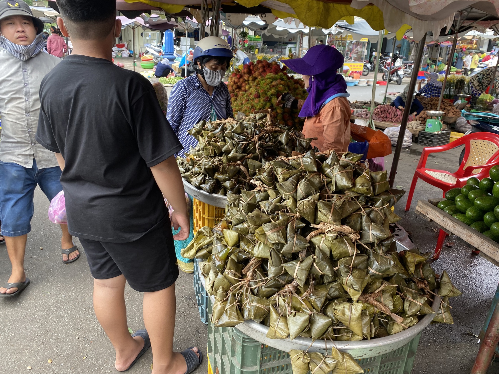 Nhộn nhịp đồ cúng Tết Đoan Ngọ