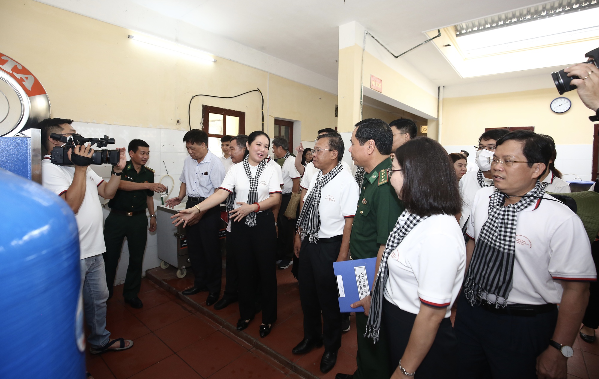 Tuy&ecirc;n dương 111 gương điển h&igrave;nh trong học tập v&agrave; l&agrave;m theo tư tưởng, đạo đức, phong c&aacute;ch Hồ Ch&iacute; Minh - Ảnh 9.