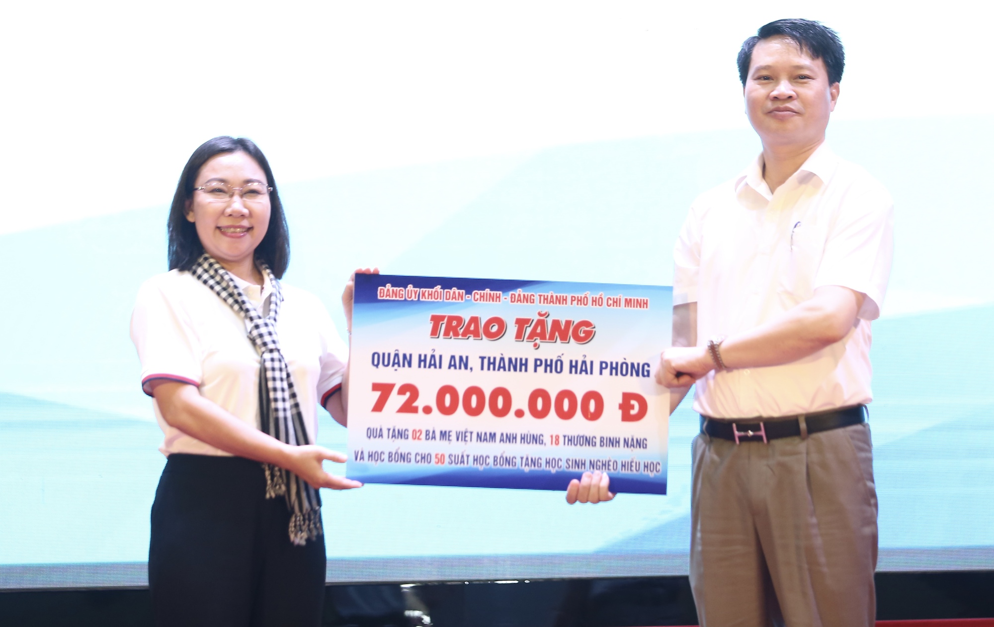 Tuy&ecirc;n dương 111 gương điển h&igrave;nh trong học tập v&agrave; l&agrave;m theo tư tưởng, đạo đức, phong c&aacute;ch Hồ Ch&iacute; Minh - Ảnh 5.