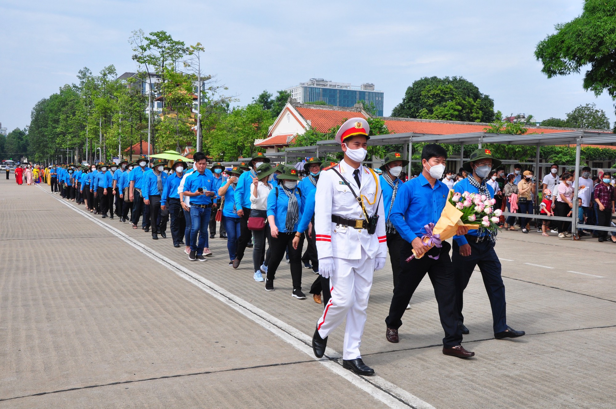 ‏Công nhân lao động tiêu biểu TP HCM báo công với Bác