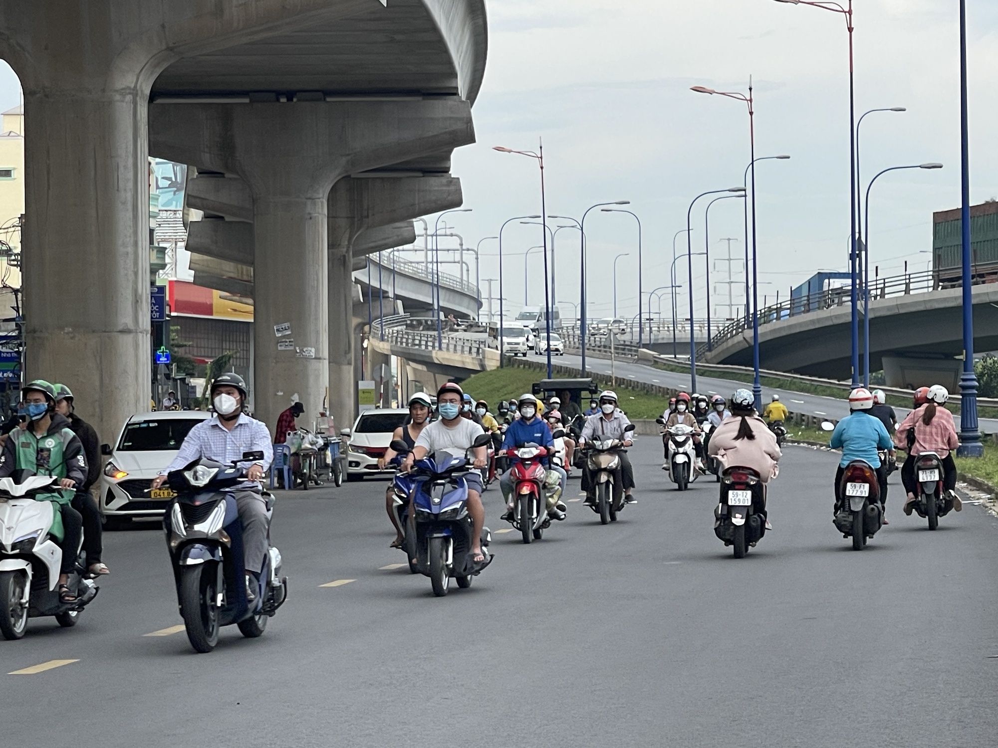 Nhiều người chạy xe máy rất ẩu