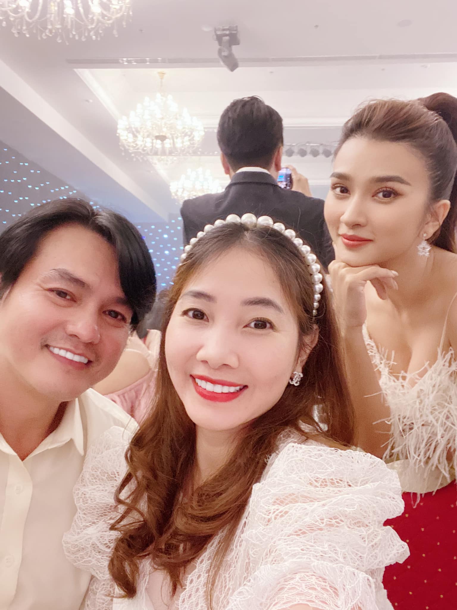 Cao Minh Đạt, Khả Như, Kim Tuyến&hellip; tề tựu mừng tiệc cưới Hồ B&iacute;ch Tr&acirc;m - Ảnh 12.