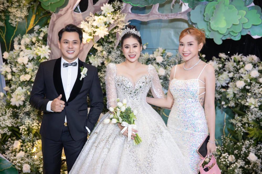 Cao Minh Đạt, Khả Như, Kim Tuyến… tề tựu mừng tiệc cưới Hồ Bích Trâm