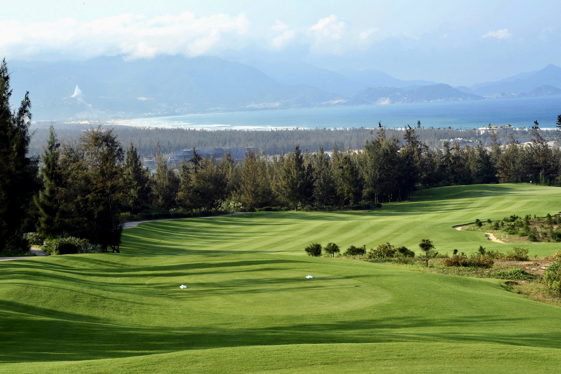 Những điểm check-in siêu hot hội mê golf không thể bỏ lỡ hè này - Ảnh 4.