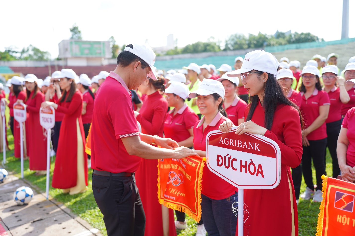 Khai mạc hội thao Agribank Chi nh&aacute;nh Long An lần thứ 19 - Ảnh 8.