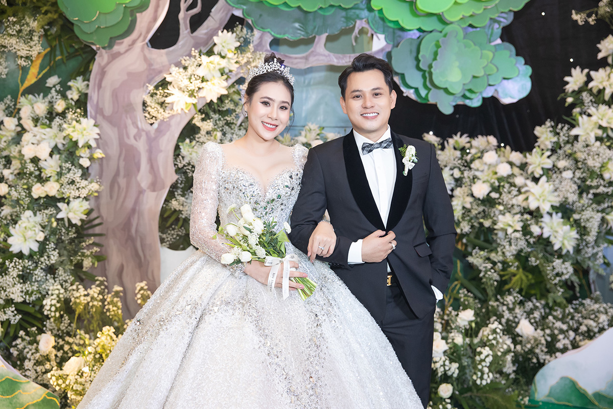 Cao Minh Đạt, Khả Như, Kim Tuyến&hellip; tề tựu mừng tiệc cưới Hồ B&iacute;ch Tr&acirc;m - Ảnh 5.