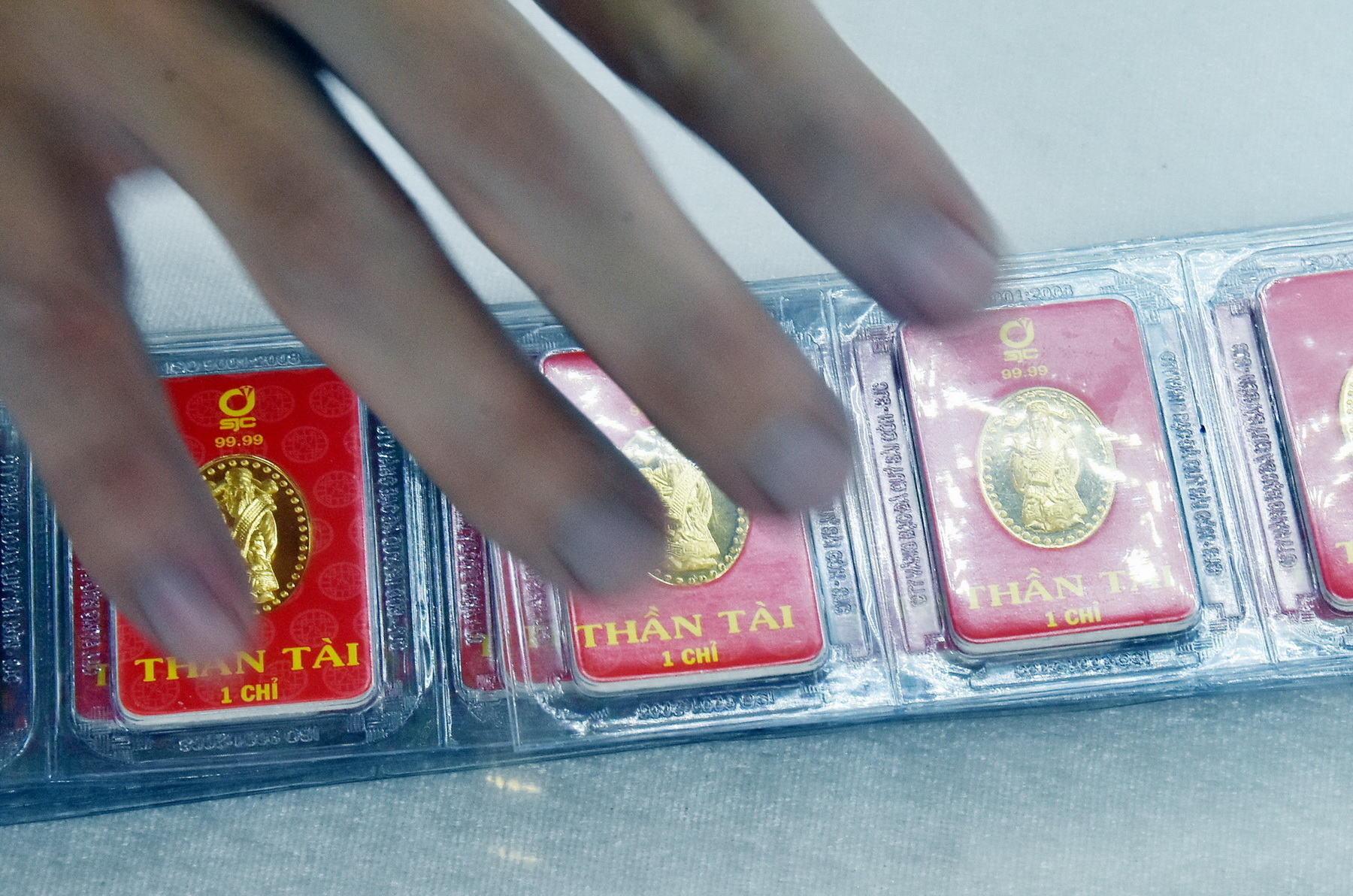 Giá vàng hôm nay 21-6: USD còn tăng giá, vàng tiếp tục giảm
