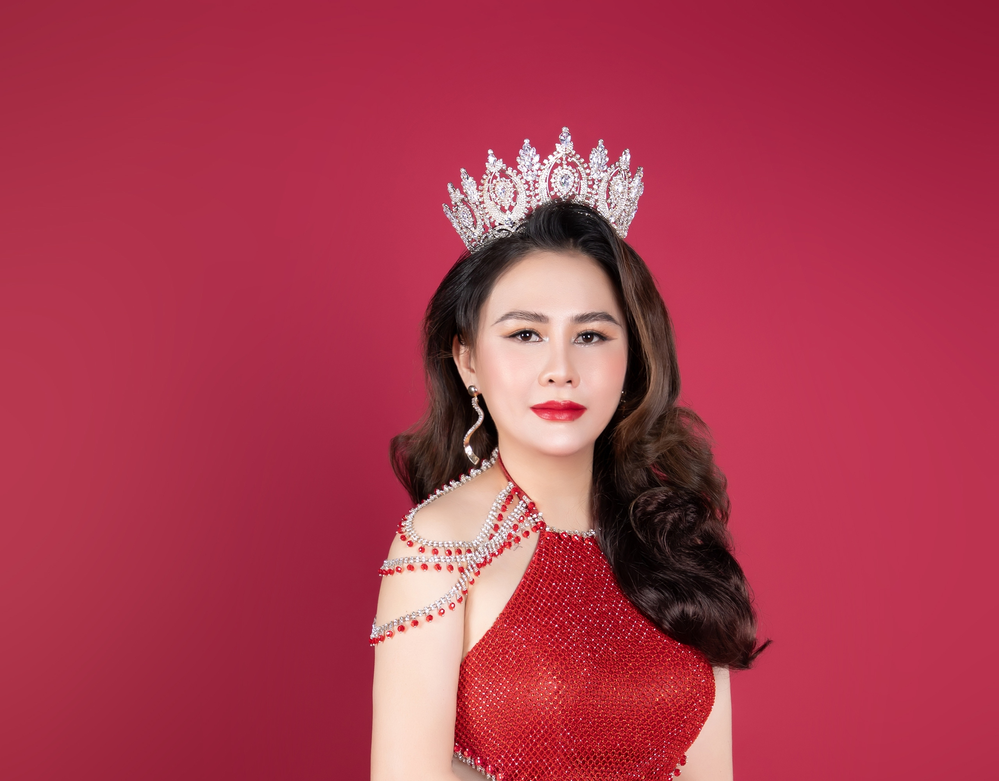 Hoa hậu Lý Kim Ngân khoe vẻ đẹp trong Bộ sưu tập "Nữ quyền"