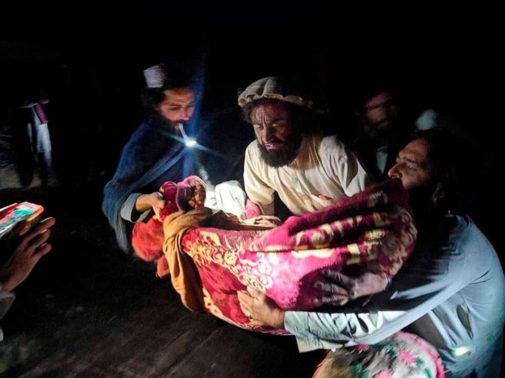 Afghanistan hứng động đất t&agrave;n khốc, số người thiệt mạng tăng ch&oacute;ng mặt - Ảnh 4.