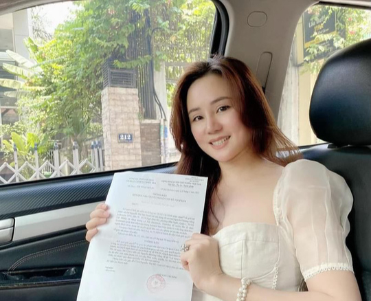 Bà Đặng Thị Hàn Ni và ca sĩ Vy Oanh tố cáo ê kíp bà Nguyễn Phương Hằng