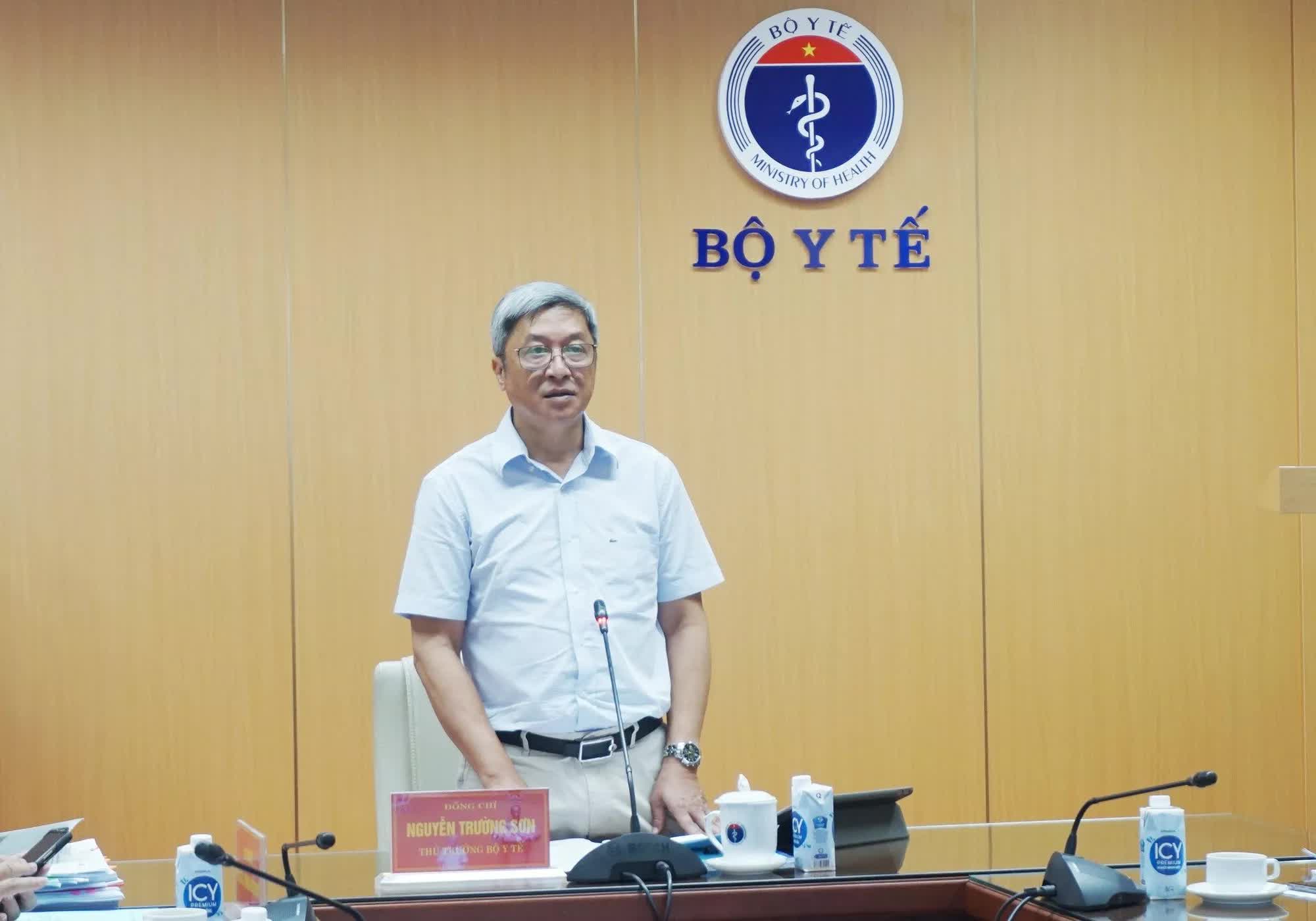Số mắc sốt xuất huyết tăng 97%, Bộ Y tế cảnh báo dịch rất phức tạp - Ảnh 1.