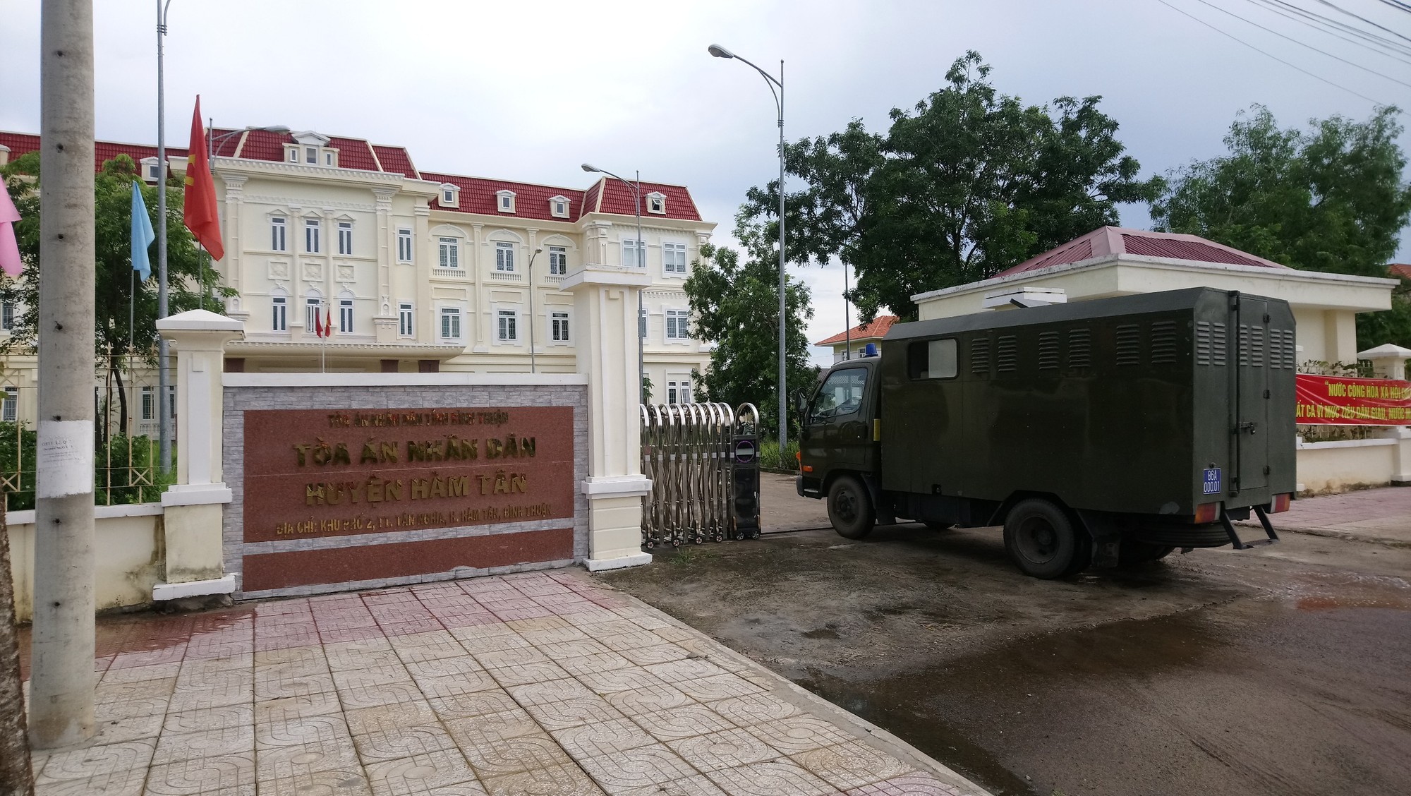 Cựu đại úy công an Lê Chí Thành lãnh 3 năm tù giam vì đăng thông tin xuyên tạc - Ảnh 1.