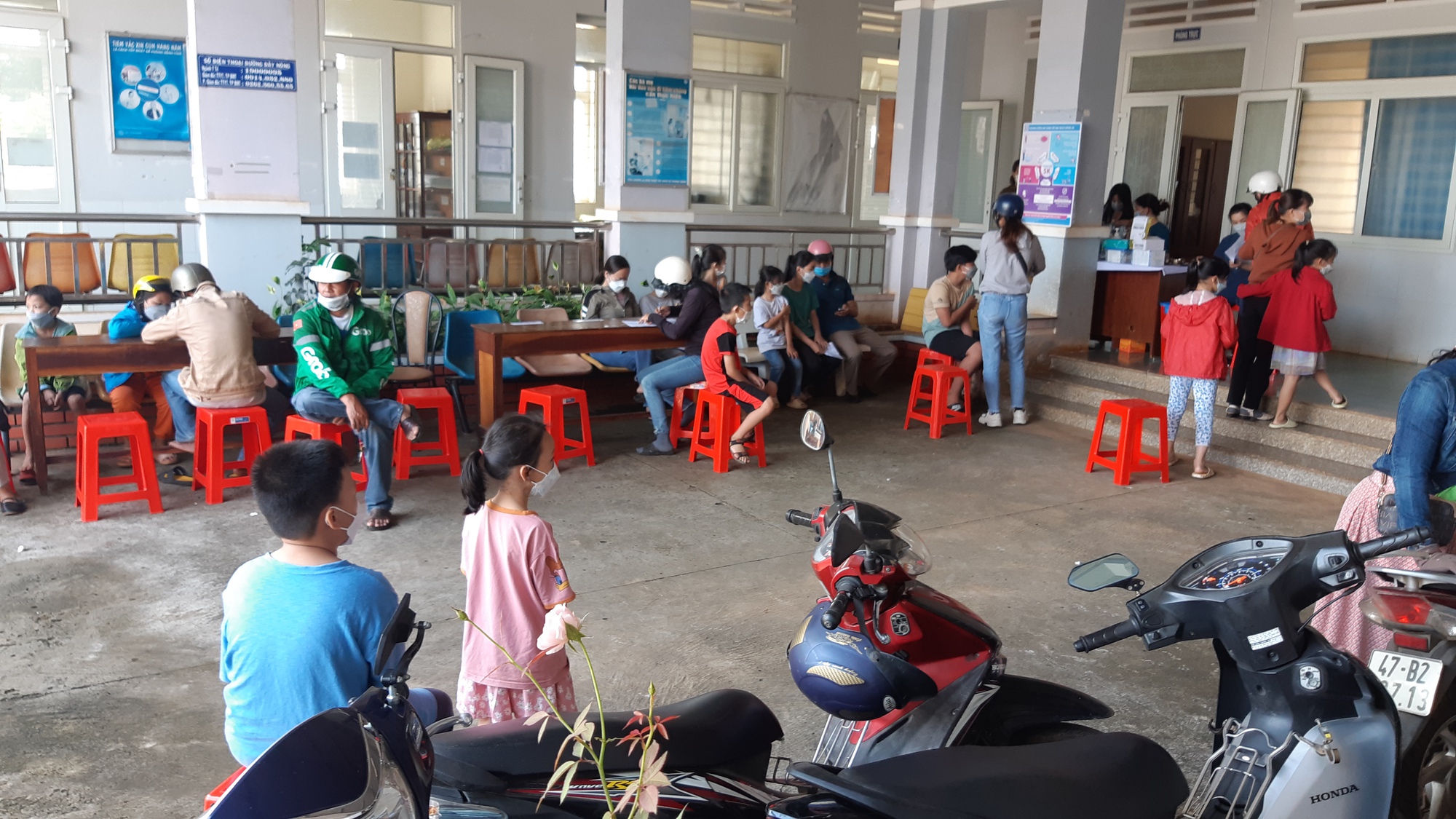 Đắk Lắk: Xác minh thông tin tiêm 2 loại vắc-xin Covid-19 khác nhau cho cùng 1 trẻ