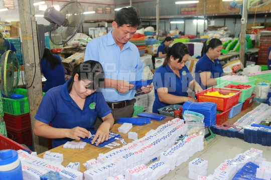 Ồ ạt rút BHXH một lần: Giảm tuổi nghỉ hưu thay vì giảm năm đóng - Ảnh 1.