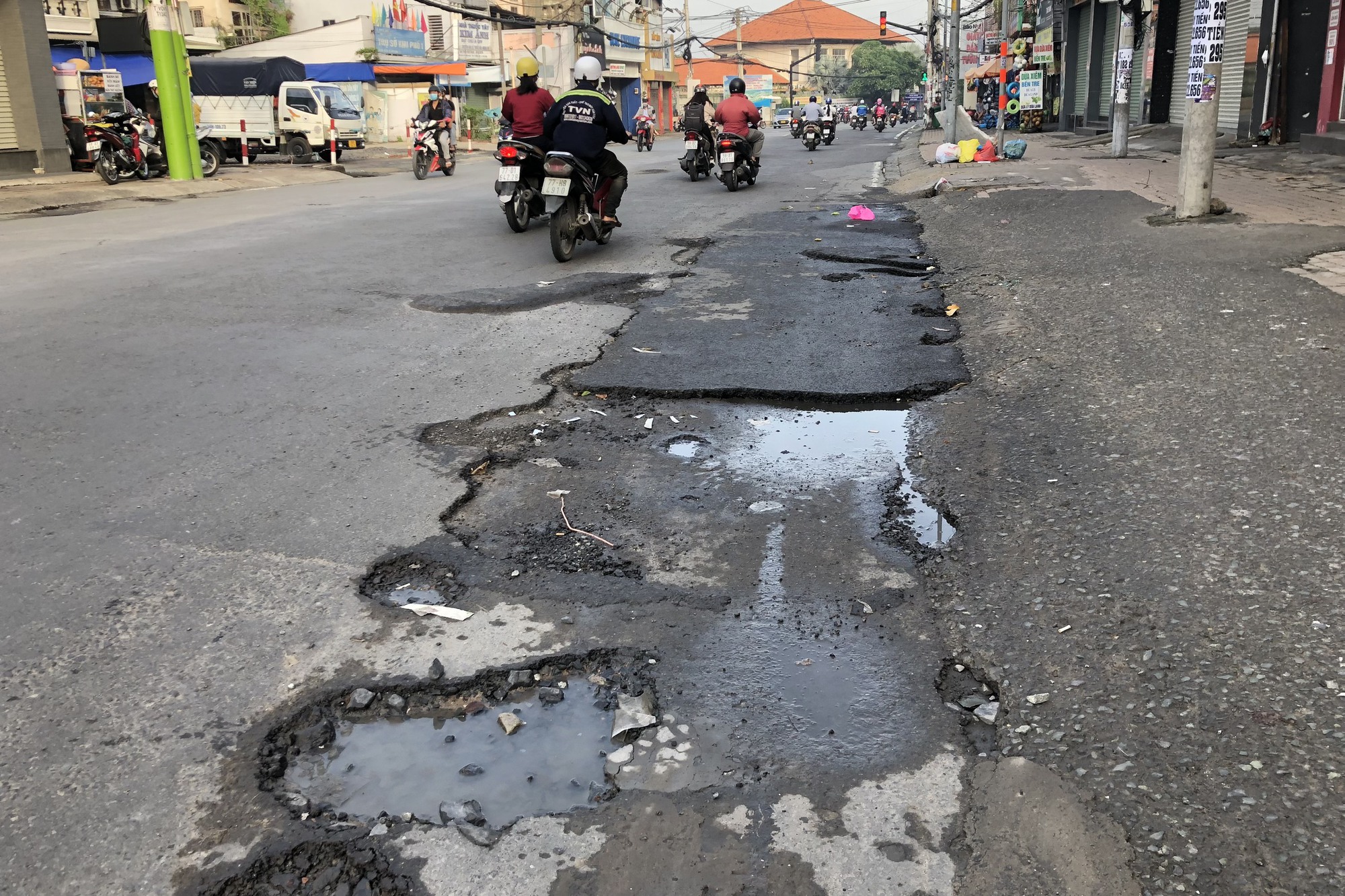 Ng&aacute;n với h&igrave;nh ảnh đường V&otilde; Văn Ng&acirc;n, TP Thủ Đức - Ảnh 1.