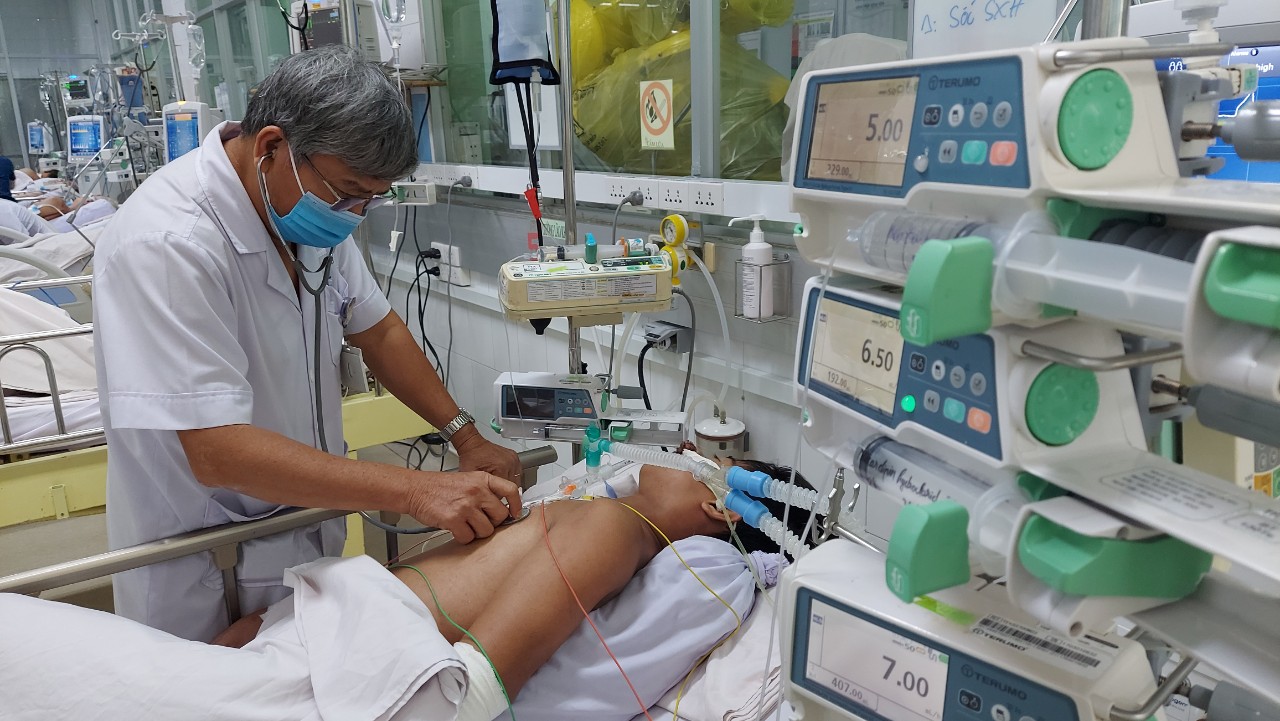 Trả gi&aacute; đắt nếu lơ l&agrave; với sốt xuất huyết - Ảnh 1.