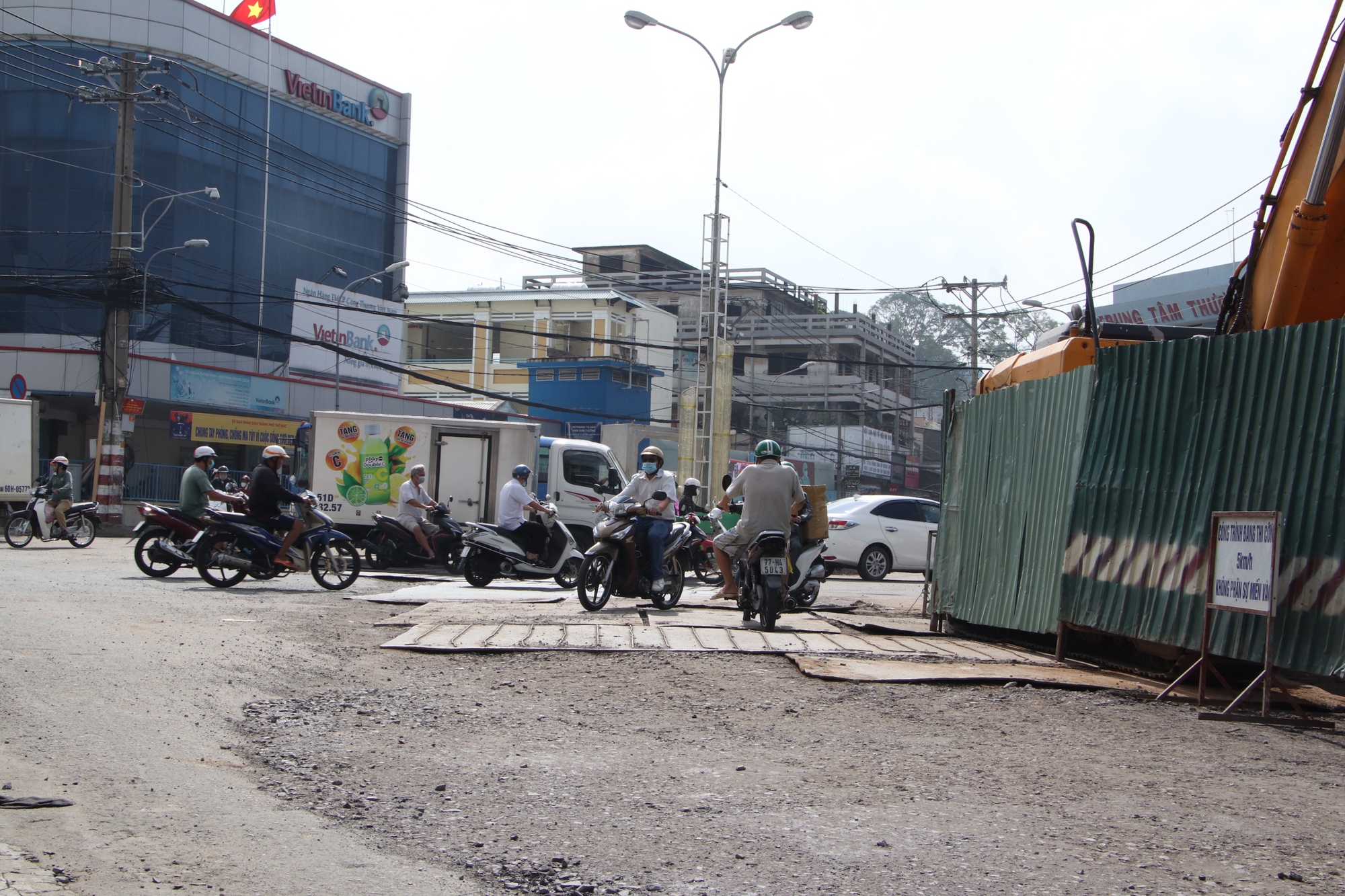 Ng&aacute;n với h&igrave;nh ảnh đường V&otilde; Văn Ng&acirc;n, TP Thủ Đức - Ảnh 7.