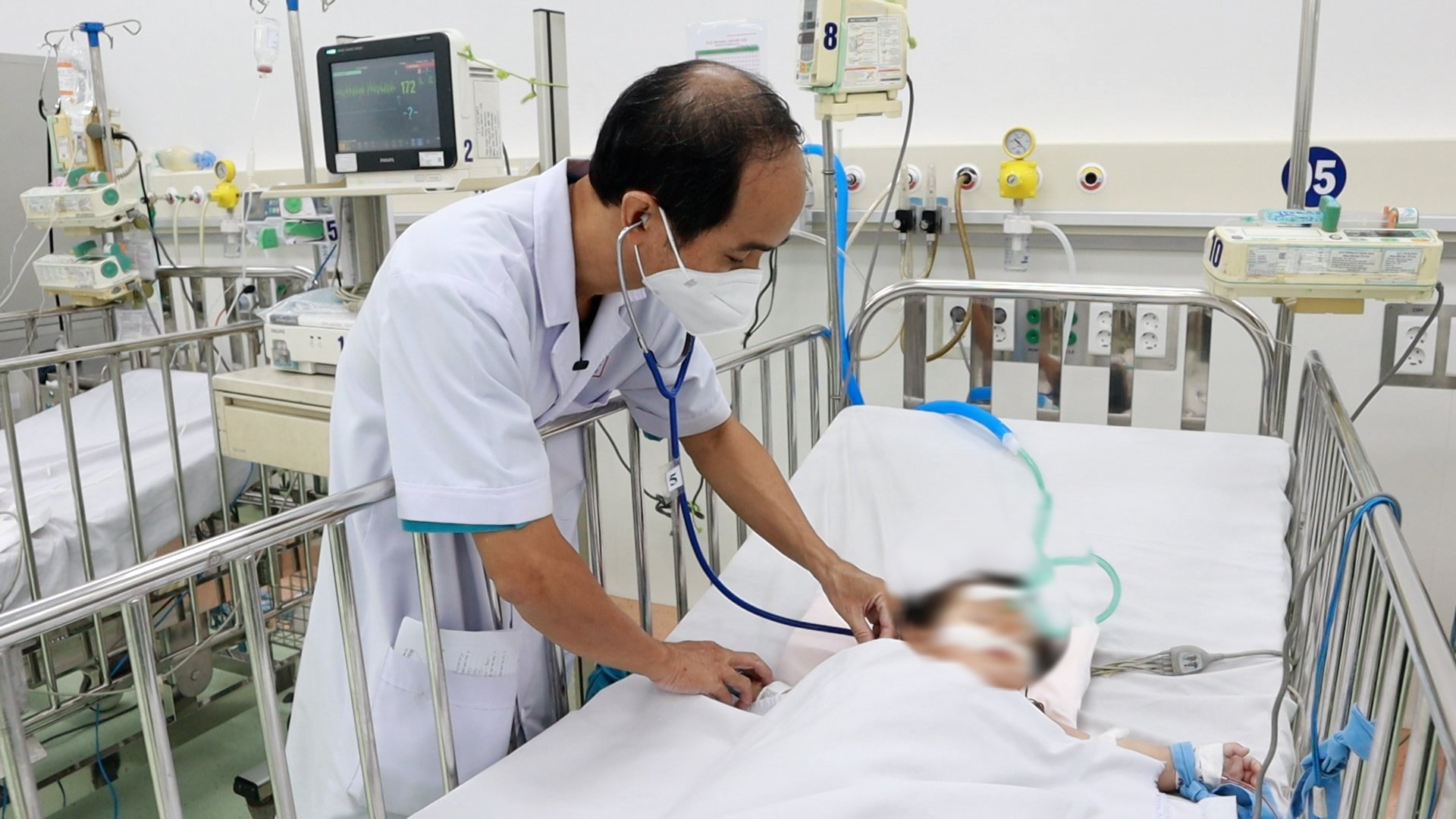 Hình ảnh bệnh nhân sốt xuất huyết đang tăng nhanh ở TP HCM - Ảnh 2.