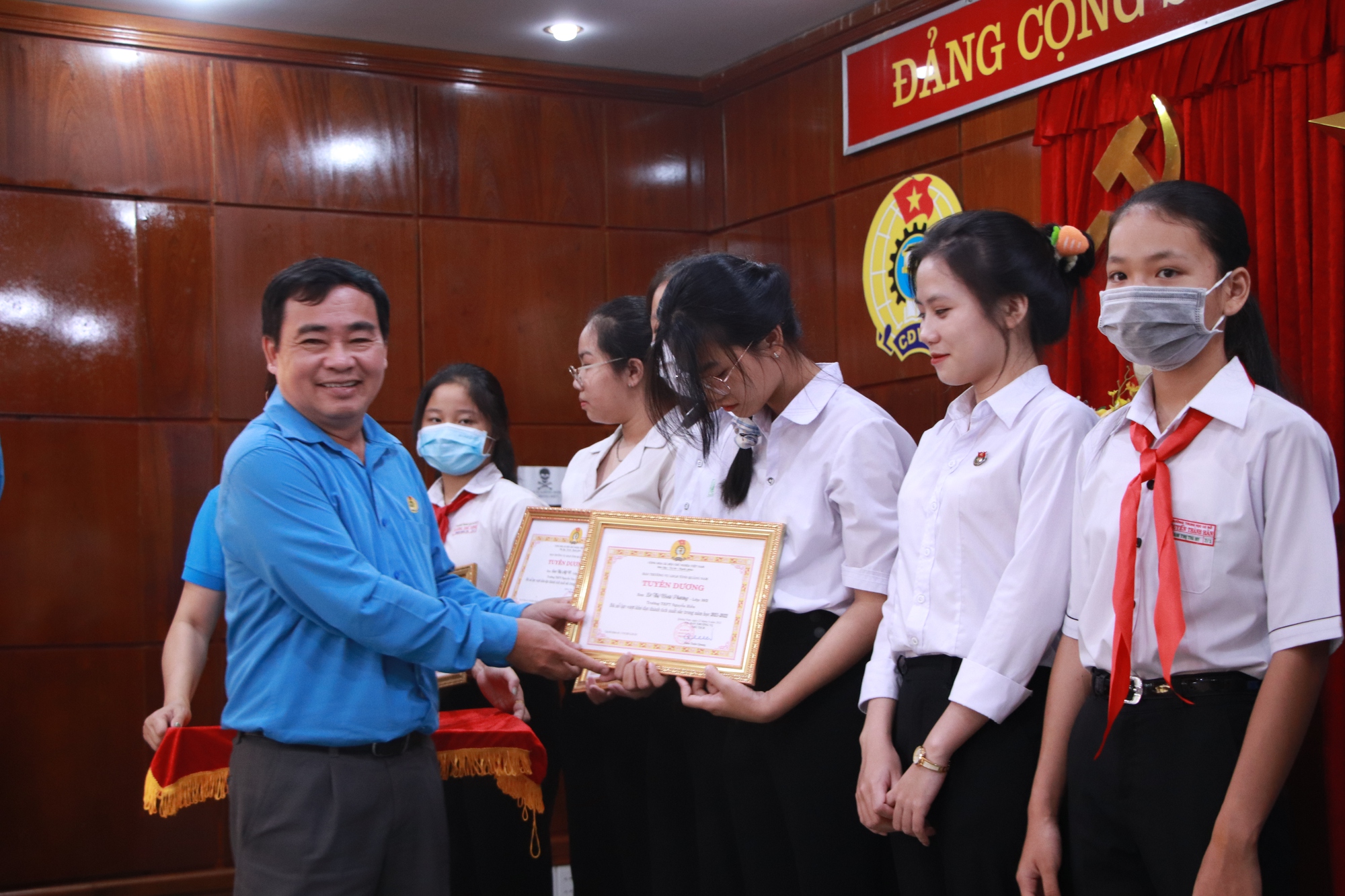 Nam sinh ở Quảng Nam qua đời trước ngày được tuyên dương - Ảnh 1.