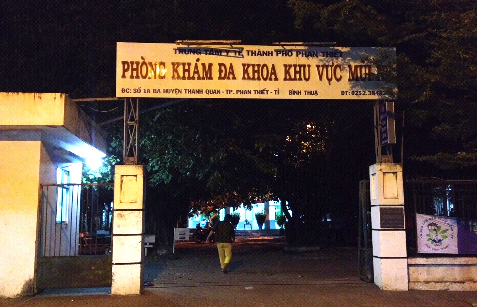 B&eacute; trai 10 tuổi đuối nước tại hồ bơi trong khu du lịch - Ảnh 1.