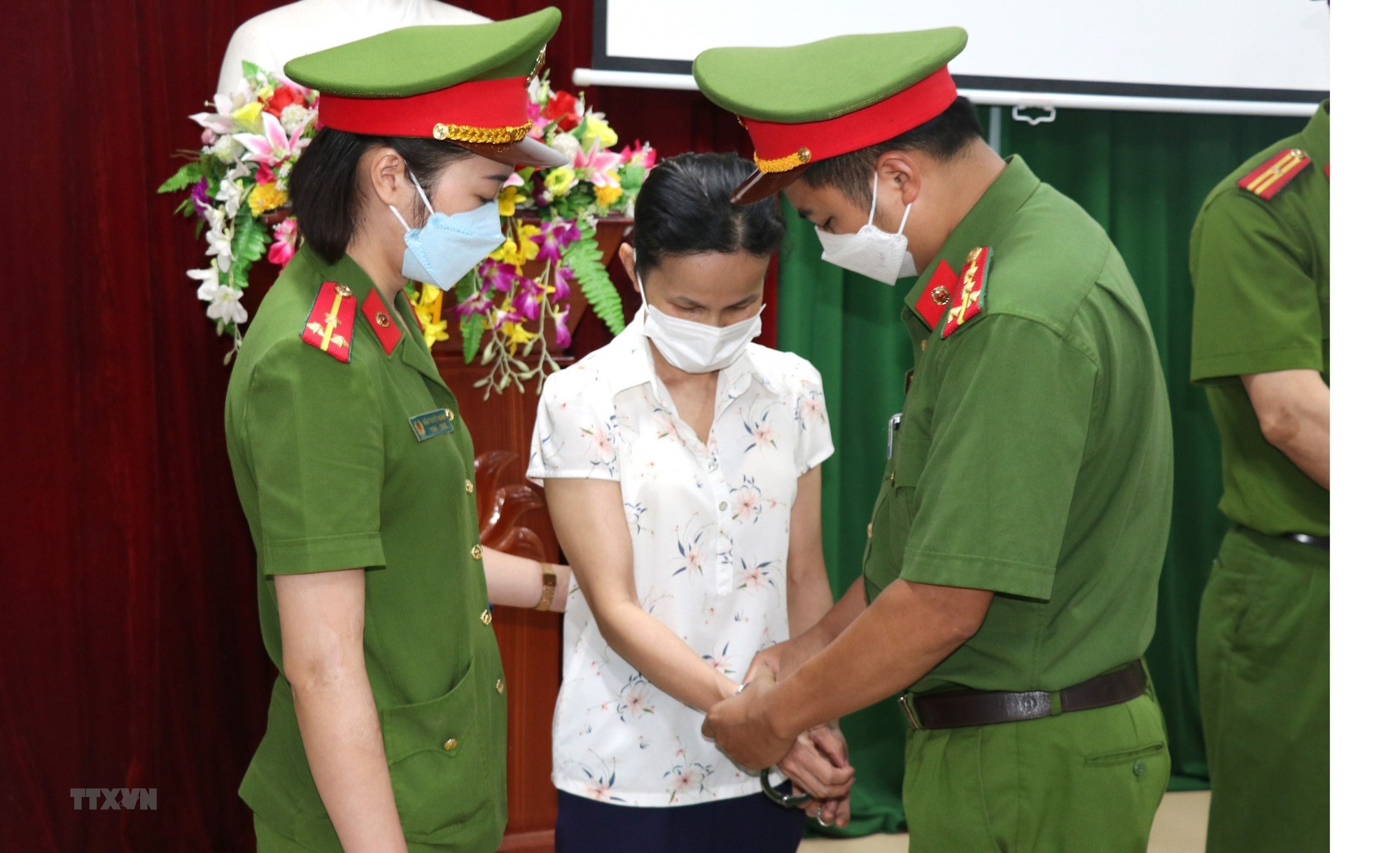 Kỷ luật một loạt lãnh đạo sở, bệnh viện 2 tỉnh liên quan mua thiết bị y tế và Việt Á