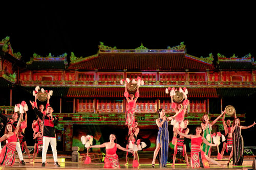 Khai m&agrave;n Festival Huế 2022 - Ảnh 1.