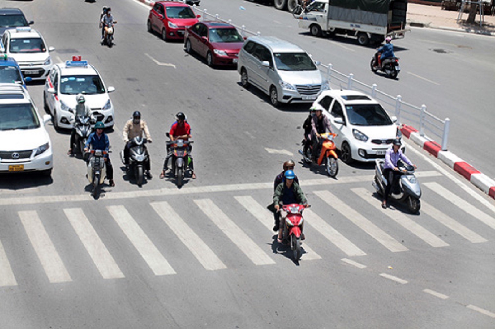 Xây dựng văn hóa giao thông: Không thể chần chừ! (*): Bắt đầu từ văn hóa sử dụng xe máy