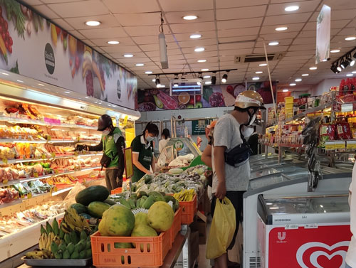 Khốc liệt cuộc đua cửa h&agrave;ng b&aacute;n lẻ - Ảnh 1.